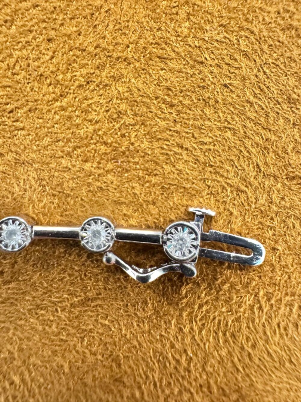 10K White Gold Diamond Tennis Bracelet 7" - Picture 5 of 9